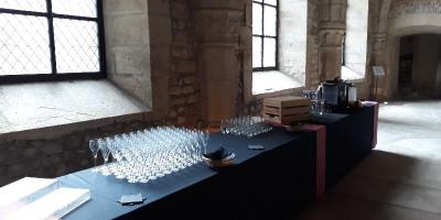 Mise en place d'un cocktail dînatoire au Palais du Tau le 19 juin 2019  